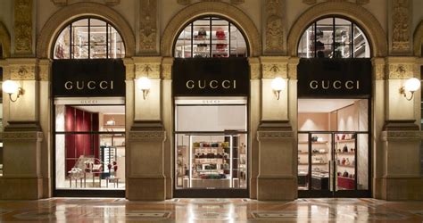 gucci italia sede milano|negozi borse gucci napoli.